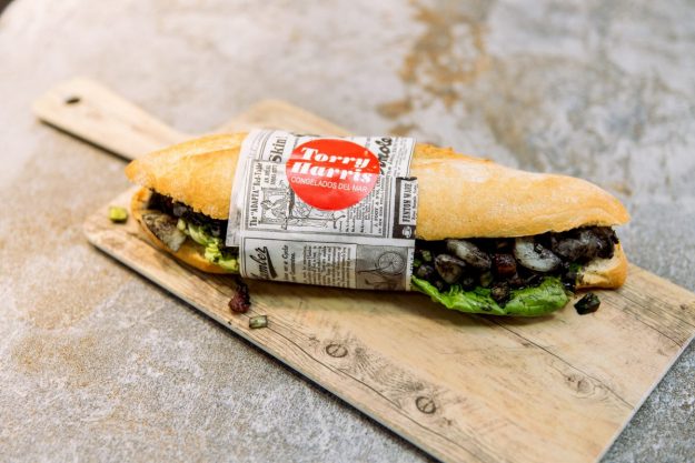 Bocadillo 5 de sepia en su tinta con ajetes