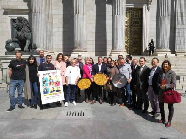 Torry Harris ofrece sus productos en el comedor del congreso de los diputados