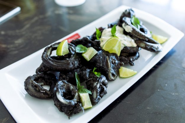 aros de calamar con cebolla verde tapas originales hostelería