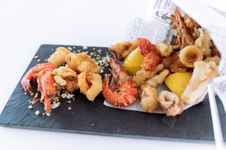 Fritura de mar, sepia, calamar y langostinos