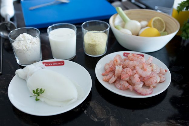 Gambas peladas crudas con sepia Gambas peladas crudas con sepia Torry Harris